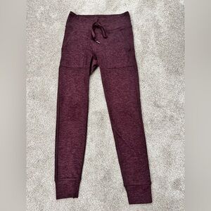 Aerie Chill Play Move Size S Burgundy Joggers